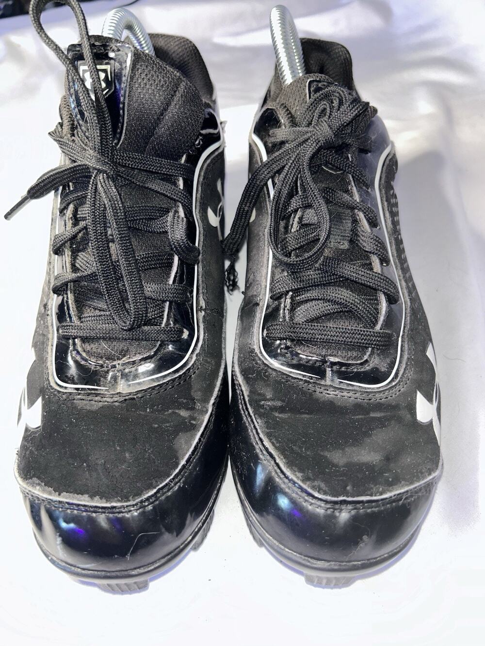 Under Armour Women’s Baseball/Softball Cleats Black White Size 8.5 EUC